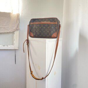 Vintage Louis Vuitton Trocadero 30 Shoulder Bag Monogram Leather Brown